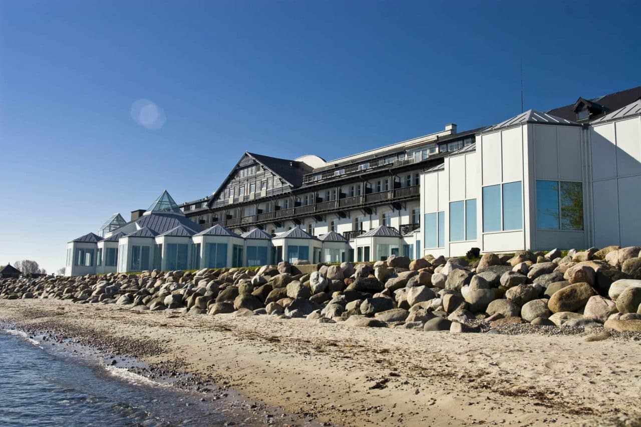 This is a picture of the Danish Casino and Strandhotel Marienlyst in Helsingør. Under the picture you can read about the laws, regulations, taxation and rules governing the various forms of games of chance (online poker, internet lottery, digital bingo, cryptocurrency wagering, sports betting) and licensed online gambling platforms in Denmark.