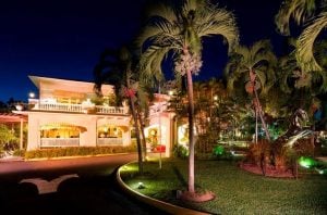 This is a picture of the lit building of Terra Nova All-Suite Hotel at night, where Monte Carlo Gaming Lounge in Jamaica is located, one of the more upscale, posh gaming venues of the country. On this page you can find a list of the TOP 5 best casino venues of Jamaica.