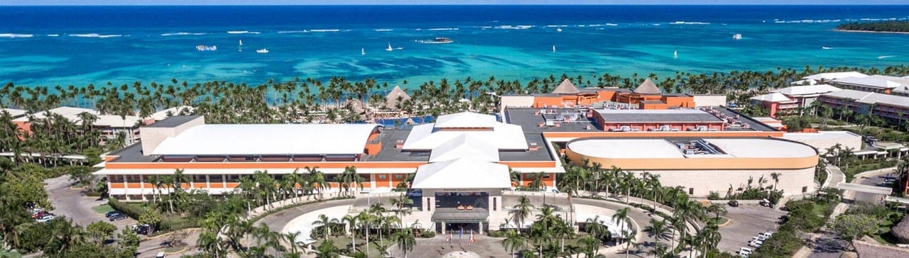 This is a picture of the main building and the private beach of Casino Bavaro at Barceló Bávaro Grand Resort, one of the biggest and best casino resort in the Dominican Republic. On this page, you can read about casino gambling laws, licensing and taxation of online casinos, and you can find a list of Dominican casino gambling establishments and licensed, legally operating online casinos, which accept players from the country.