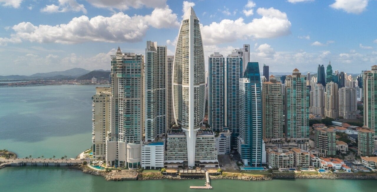 This is a picture of the skyscraper of JW Marriott Hotel, in the capital, Panama City, of the República de Panamá, where the current biggest casino, Ocean Sun Casino is located. On this page you can read about the taxation, legislation, licensing of casino gambling in Panama, and you can find a list of licensed casino gambling establishments, slot halls and online casinos, which accept players from the Republic of Panama.