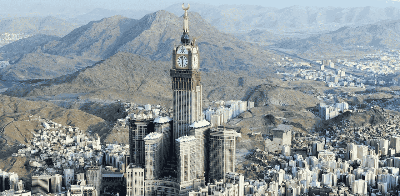 This is a picture of Makkah Clock Royal Tower in Mecca. Under this picture, on this page, you can find a list of all terrestrial Saudi Arabian casinos, info about the legal status of gaming venues, slot halls, their taxation regime, licensing system, and you can find a list of Saudi Arabia licensed online casinos, which accept players from the country.